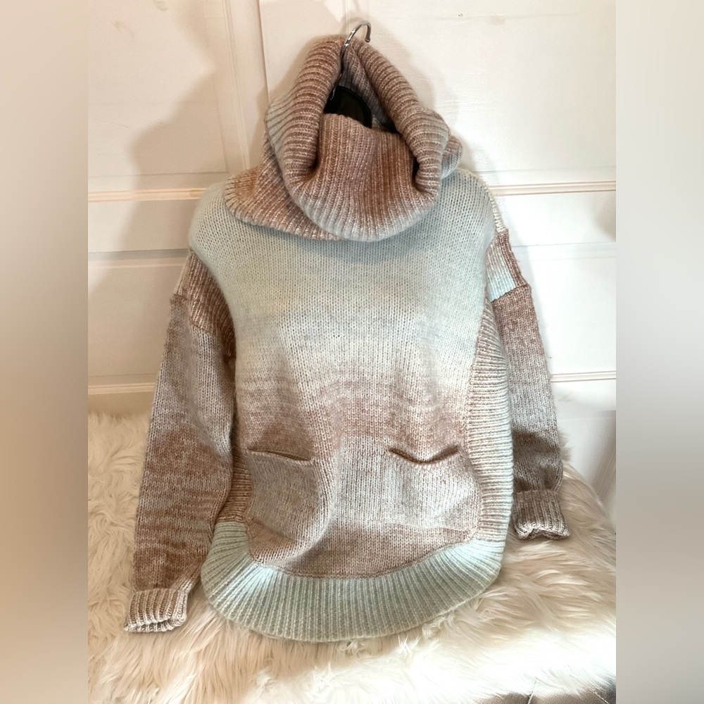 CHARLIE B Ombré Turtleneck Sweater in Cream and Tan